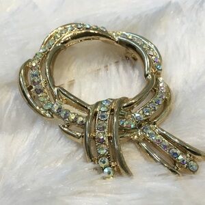 Gold Rhinestone Holiday Wreath Brooch